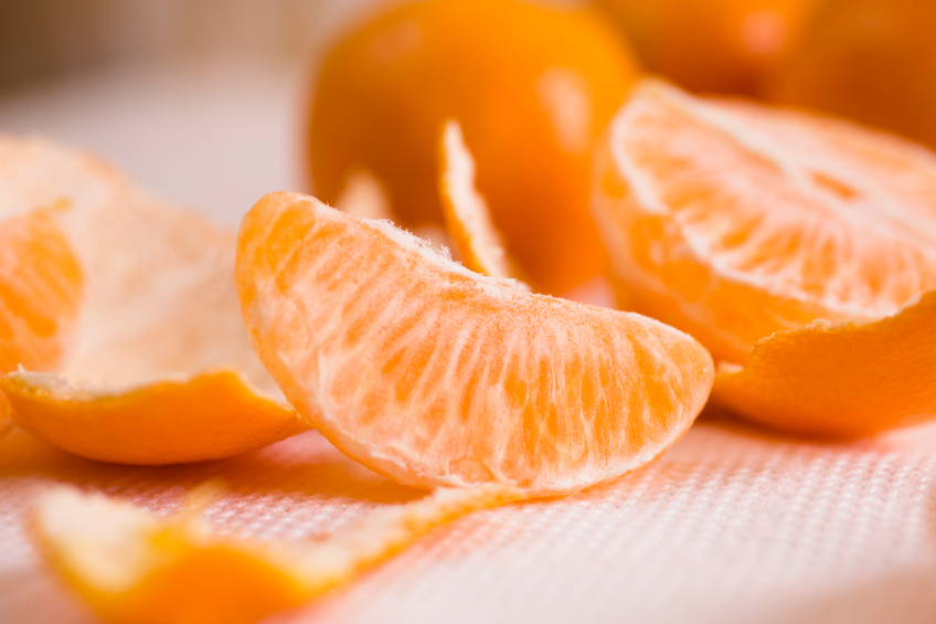 Oranges, fruit. Whole, slices, peeled.